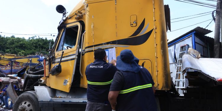Imponen fuerte multa a cabezal que chocó contra mercado de Villa Nueva