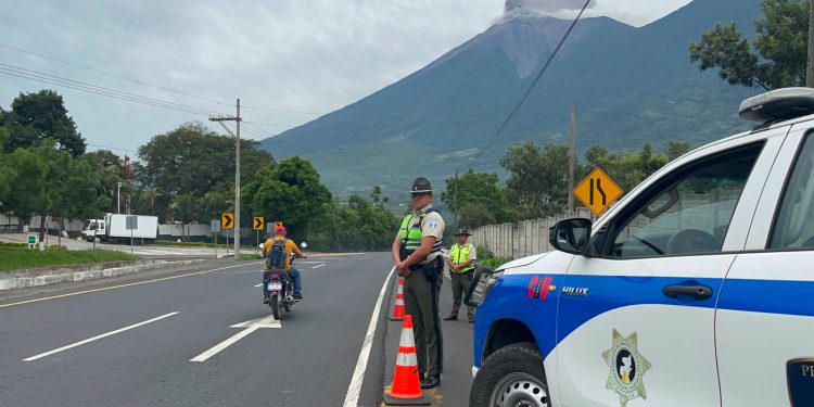 Provial mantiene vigilancia vial por actividad del Volcán de Fuego