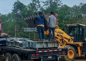Continúan trabajos para instalar puente modular en Santa Bárbara en Baja Verapaz