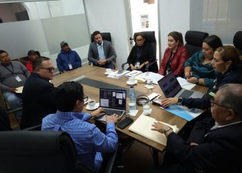 Acercan orientación y trámites a transportistas turísticos de Sololá