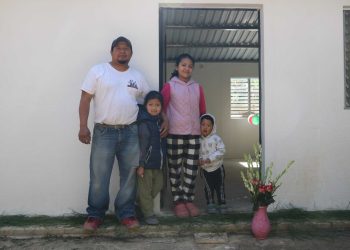 Entrega de viviendas beneficia a más de 8,000 guatemaltecos
