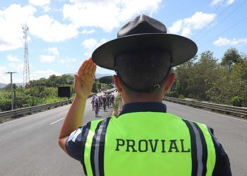 Brigadas resguardan a ciclistas en la Vuelta Femenina a Guatemala