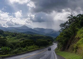 Lluvias dispersas y actividad eléctrica se esperan este fin de semana