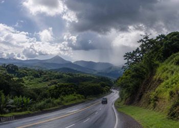 Lluvias dispersas y actividad eléctrica se esperan este fin de semana