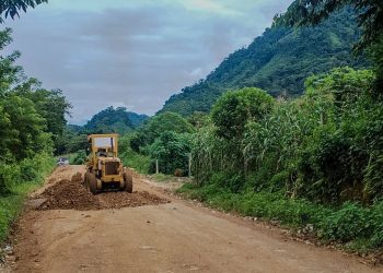 Mantenimiento mejora los caminos de la Zona Reina