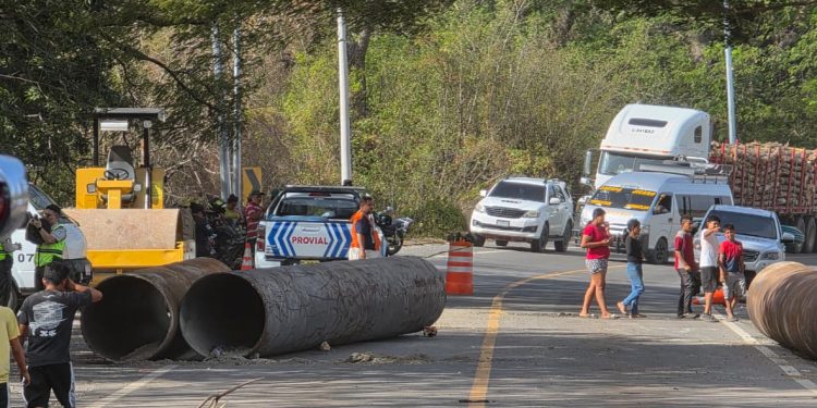 CIV trabaja sin pausa para habilitar ruta provisional en puente Güijo