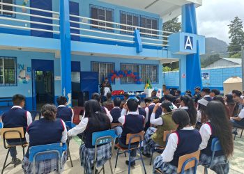 Ejército fortalece la preparación ante emergencias en comunidad educativa