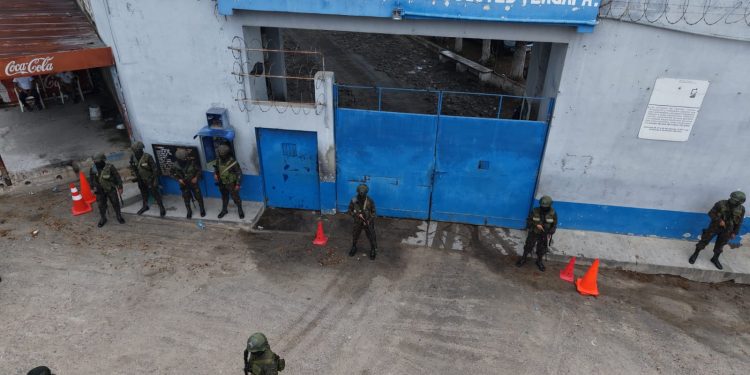 Requisa interinstitucional permite localizar objetos ilícitos en el Centro de Detención “Los Jocotes”, Zacapa