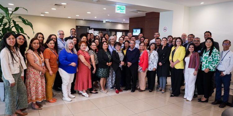 Fortalecen capacidades del personal de Salud en la elaboración de documentos normativos