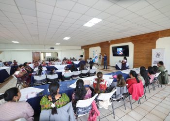 Fortalecen liderazgo y visión empresarial de productoras de Sololá