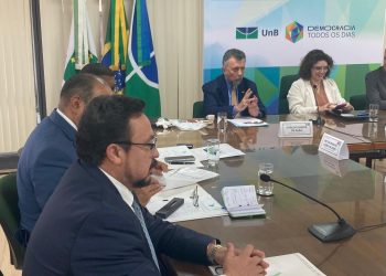 Embajador de Guatemala se reúne con rectores de universidades en Brasilia
