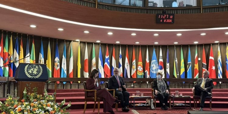 Embajador de Guatemala en Chile participa en la presentación de informe de la CEPAL sobre geopolítica regional