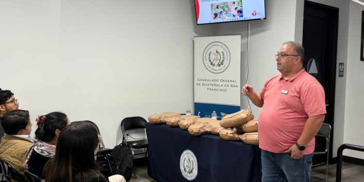 Personal del Consulado de Guatemala en San Francisco recibe capacitación en reanimación cardiopulmonar