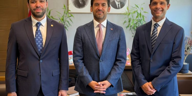 Embajador de Guatemala conversa con viceministro de Cultura turco sobre proyectos culturales