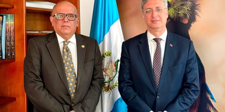 Embajadores de Guatemala y Türkiye afianzan lazos diplomáticos en Bogotá