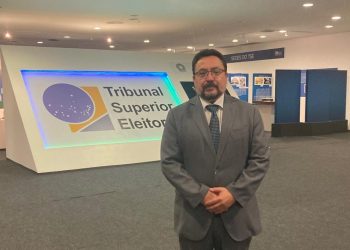 Embajador de Guatemala asiste a sesión del Tribunal Superior Electoral de Brasil