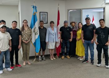 Embajada de Guatemala en Canadá orienta a trabajadores temporales