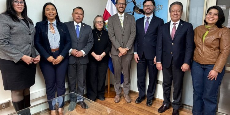 Guatemala participa en encuentro de representantes centroamericanos acreditados en Chile