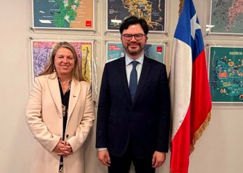 Embajador de Guatemala se reúne con subsecretaria de Turismo de Chile
