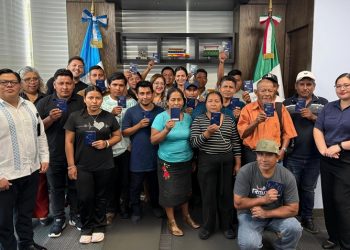 Consulado de Guatemala en Cancún acerca trámite de pasaporte a connacionales del sur de Quintana Roo