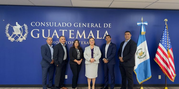 Cónsul general de Guatemala en Houston se reúne con representantes de la Patrulla Fronteriza