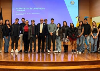 Embajador de Guatemala en Colombia presenta oportunidades del país a estudiantes en Bogotá