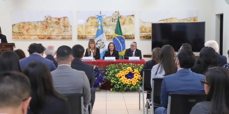 Vicecanciller Ramírez participa en conferencia sobre integración regional de Brasil con América Latina
