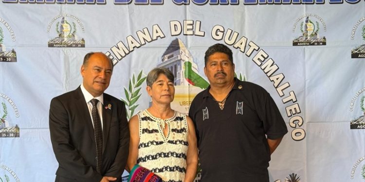 Cónsul general participa en foro en el marco de la Semana del Guatemalteco en Los Ángeles