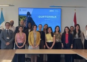 Embajadora presenta la labor diplomática de Guatemala a estudiantes de derecho internacional en La Haya