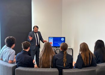 Embajada acerca la cultura guatemalteca a estudiantes en Australia
