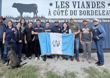 Consulado General en Montreal recorre más de 2,000 kilómetros para atender a trabajadores guatemaltecos