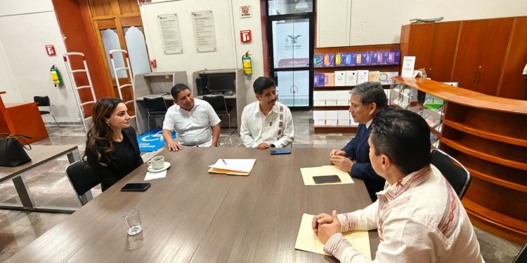 Consulado General en Oaxaca dialoga con presidente de la Suprema Corte de México