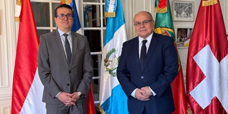 Embajador de Guatemala ante la UNESCO dialoga con delegado permanente de Argelia