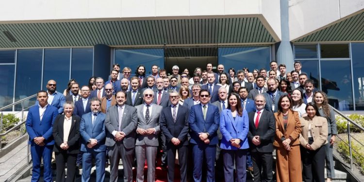 Guatemala participa en foro regional sobre integración energética en Ecuador