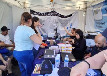 Consulado General de Guatemala en Los Ángeles atendió al público en el Festival Chapín