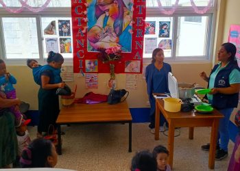 Madres de Santiago Atitlán son capacitadas  para prevenir la desnutrición infantil