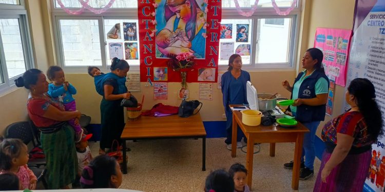 Madres de Santiago Atitlán son capacitadas  para prevenir la desnutrición infantil