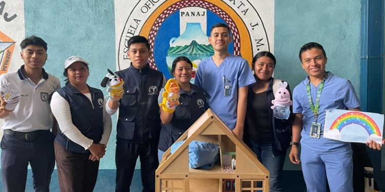 Salud Mental: Títeres ayudan a niñas y niños de Santiago Atitlán a reconocer y expresar sus emociones