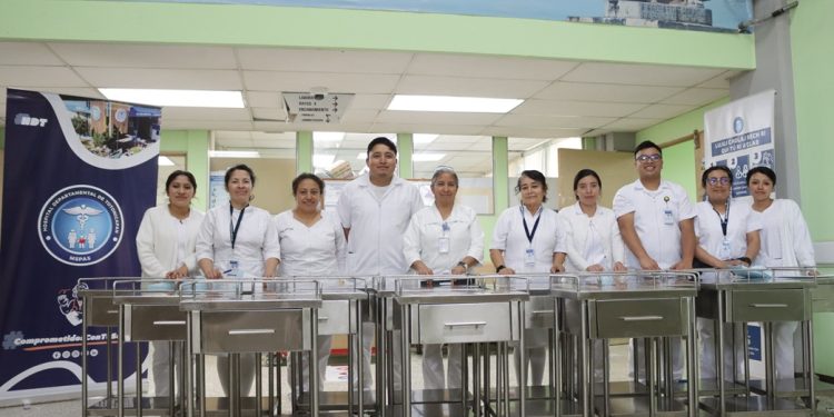 Nuevos carros de enfermería optimizan la atención y seguridad de los pacientes en Totonicapán