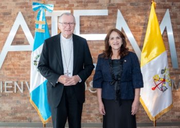 Cardenal Pietro Parolin arriba a Guatemala para visita oficial