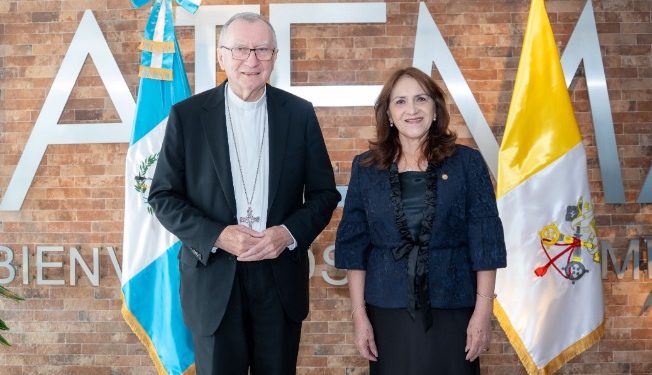 Cardenal Pietro Parolin arriba a Guatemala para visita oficial