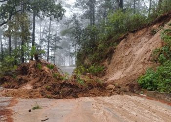 Lluvias continúan generando afectaciones en carreteras del país