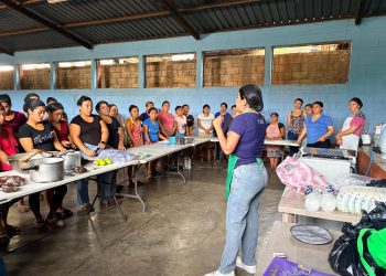 Impulsan el emprendimiento y la economía familiar de mujeres en Chiquimula