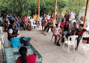 Integrantes de CADER elaboran productos artesanales para emprendimientos