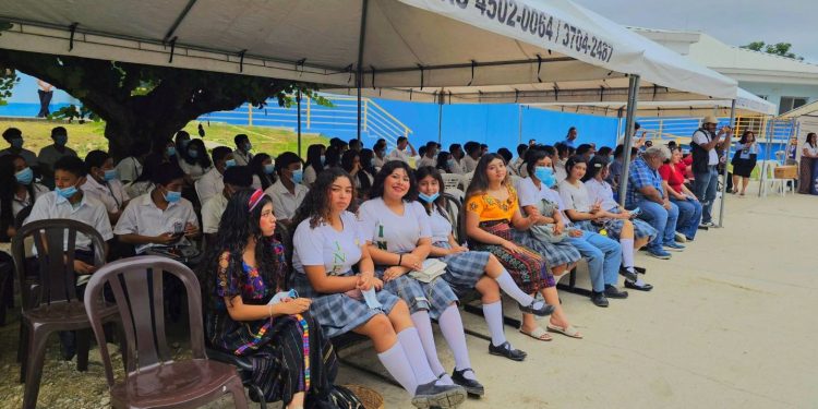Fortalecen espacios de atención y orientación para jóvenes en Petén