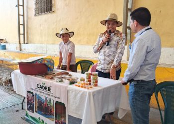 Jóvenes de Huehuetenango impulsan proyectos productivos y liderazgo comercial en feria agrícola
