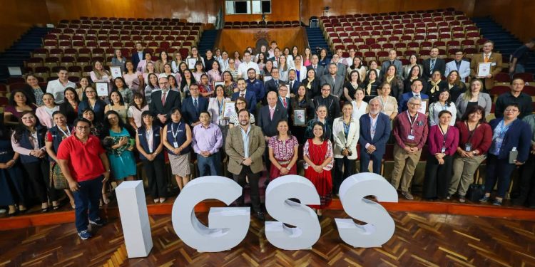 Mintrab reconoce al IGSS por su compromiso con la lactancia materna