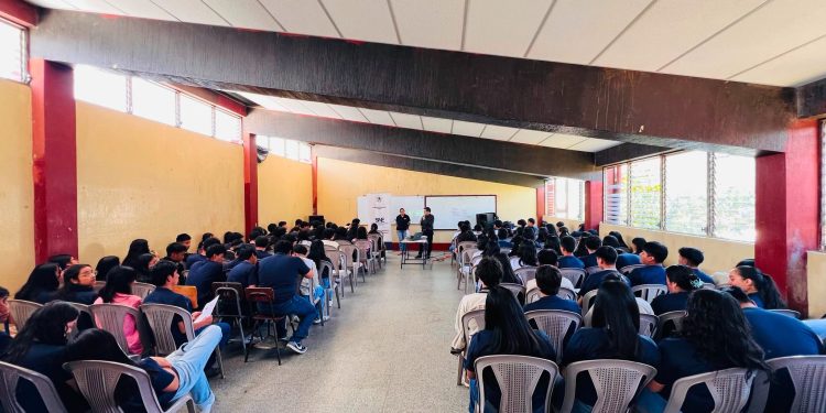 Mintrab brinda de orientación laboral a 293 jóvenes
