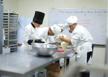 Adolescentes del CCO culminan su formación práctica en INTECAP