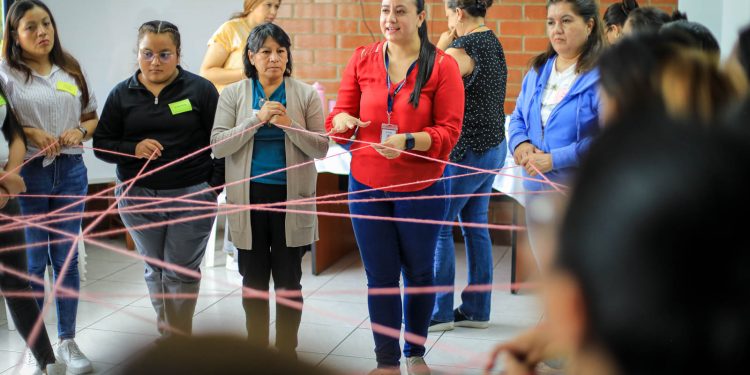 Diplomado de Niñeras realiza taller presencial sobre desarrollo infantil
